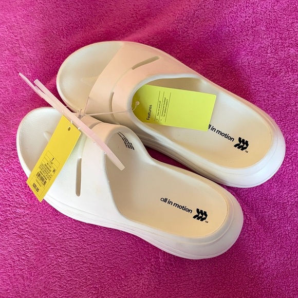all in motion Shoes - White Beach Slides | Women’s Size 7 | Waterproof Slip-Resistant Sandals